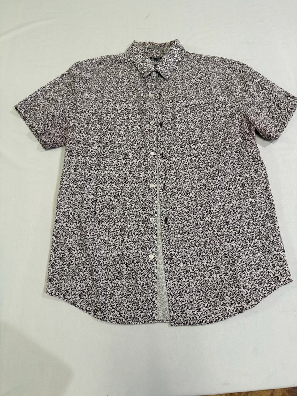 Express Men’s Large Fitted Floral Button Up Shirt Short Sleeve White Burgundy
